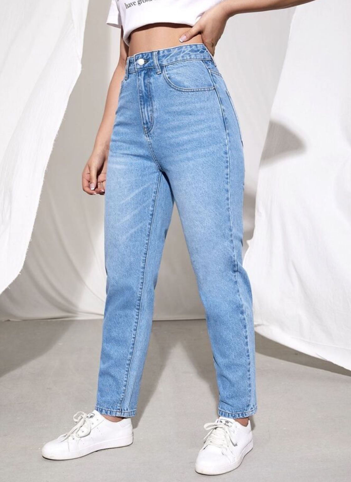 Highwaist Whiskers Mom Fit Denim In Light Blue