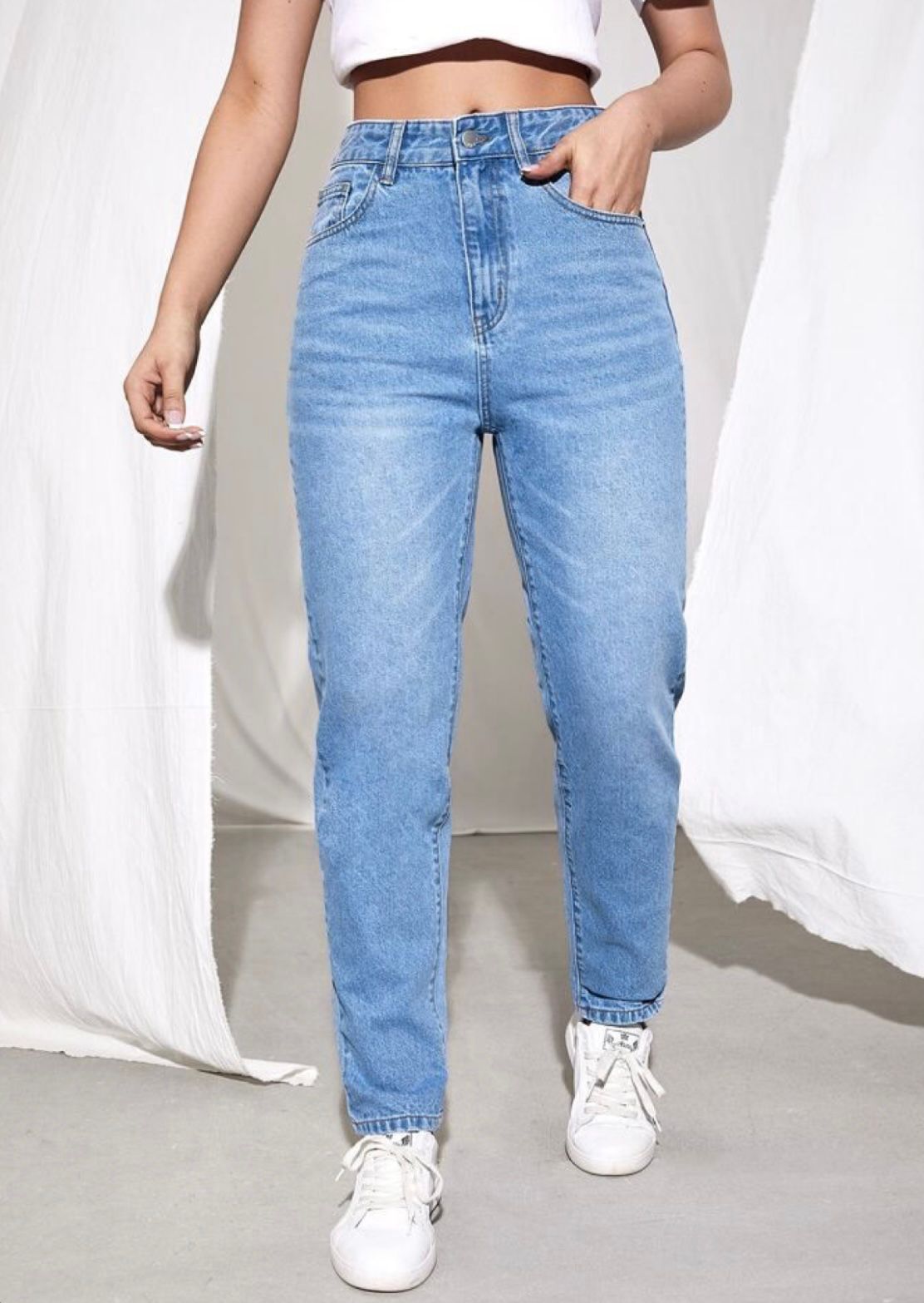 Highwaist Whiskers Mom Fit Denim In Light Blue