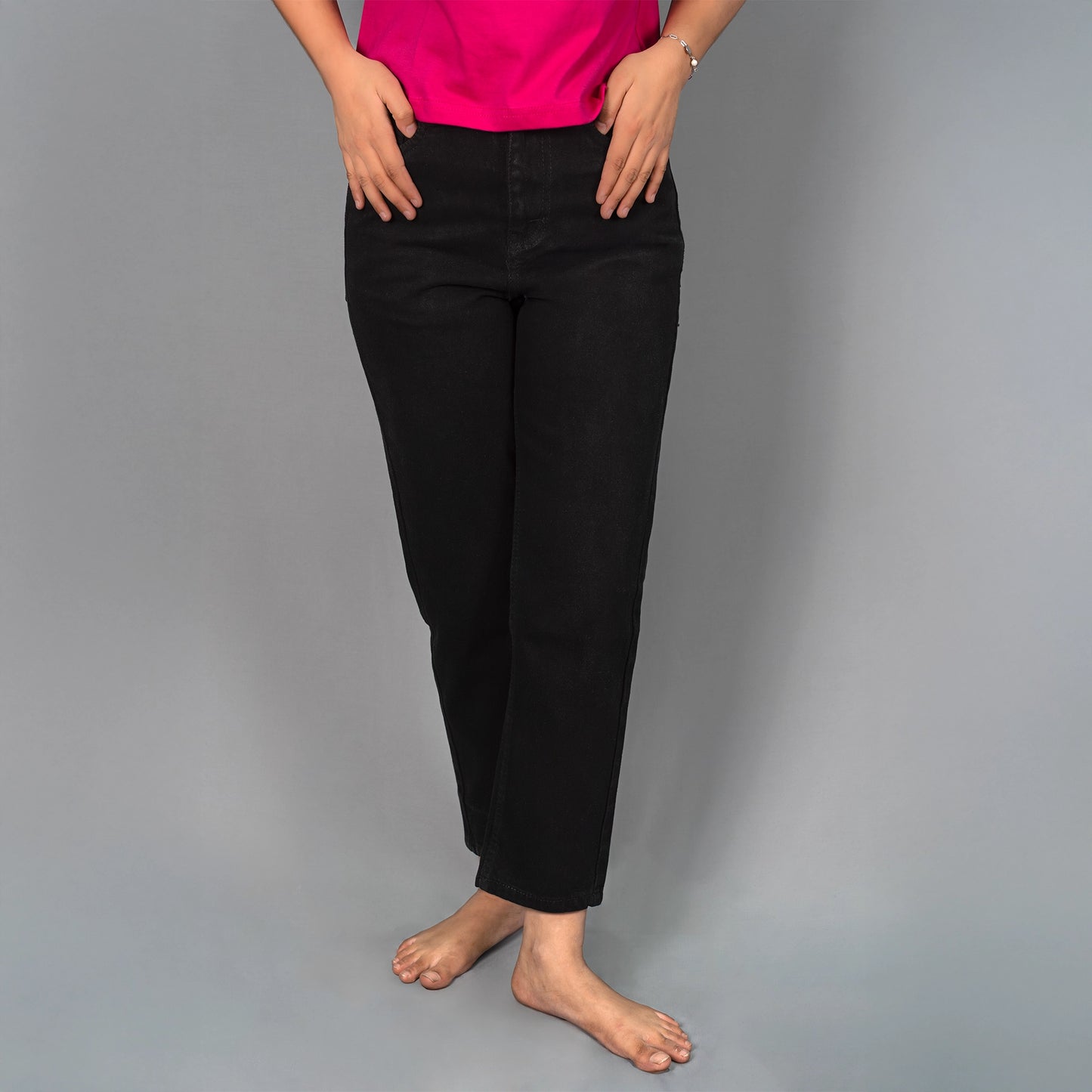 Highwaist Mom Fit Denim In Black
