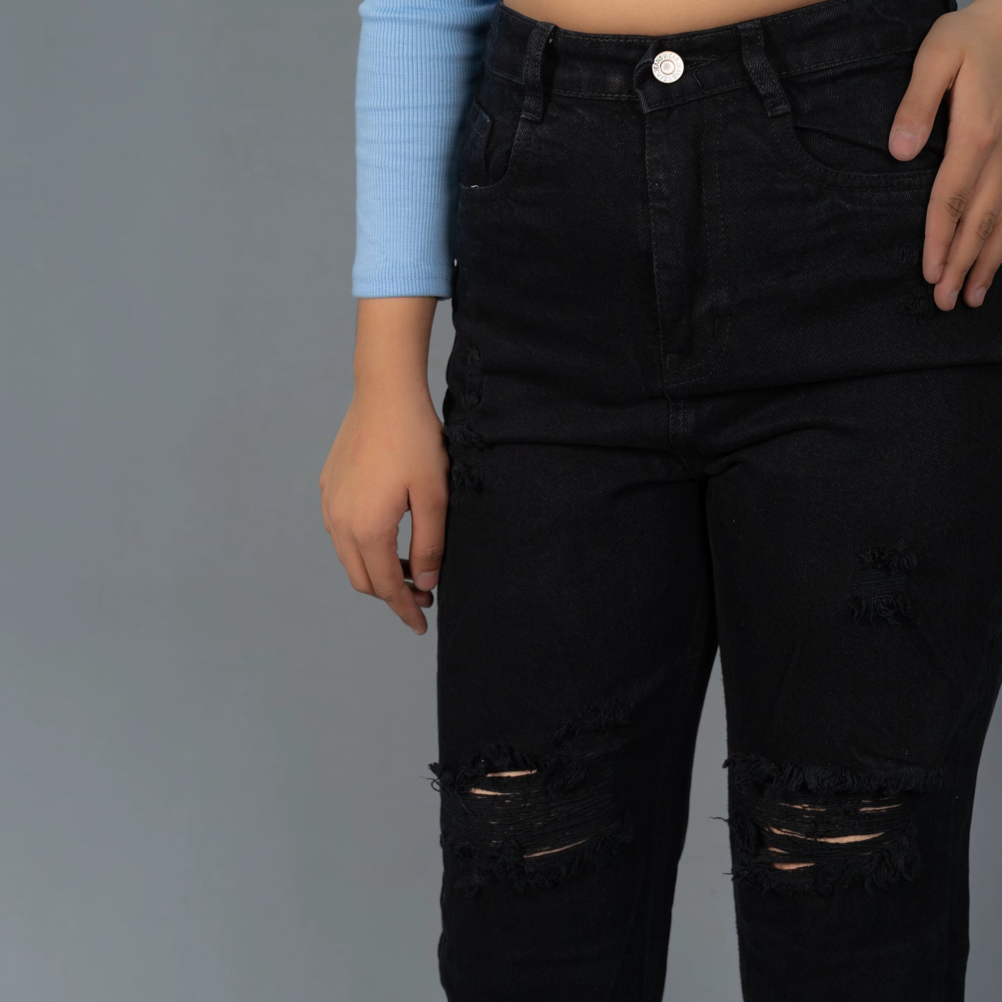Highwaist Distressed Mom Fit Denim In Black