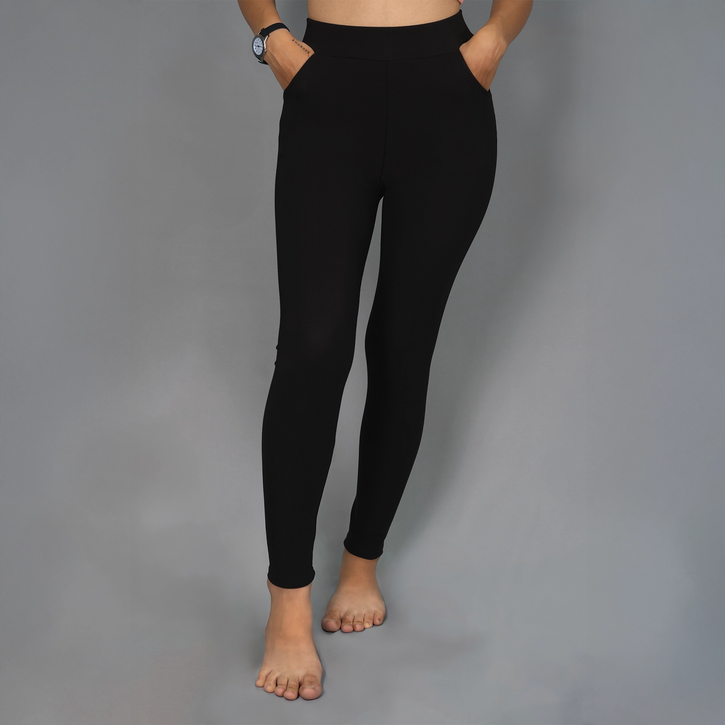 Relaxed fit black mesh yoga pants for women - Glamulous Clothing