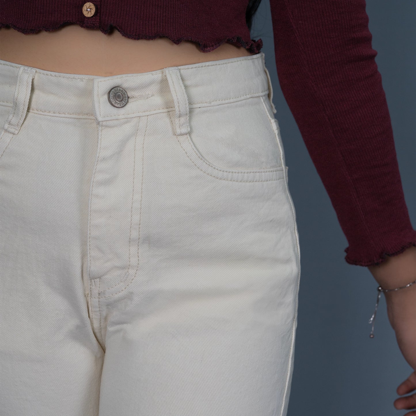 Highwaist Mom Fit Denim In Beige