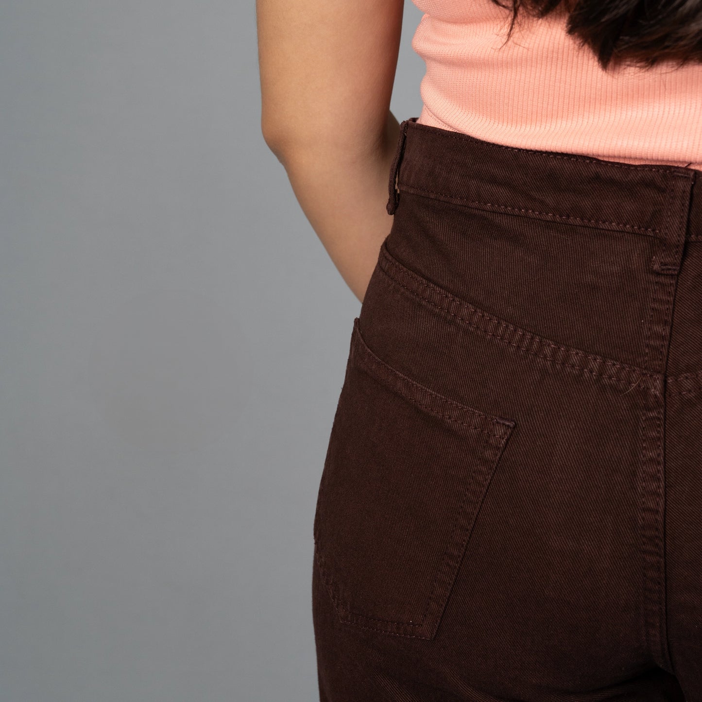 Highwaist Mom Fit Denim In Brown