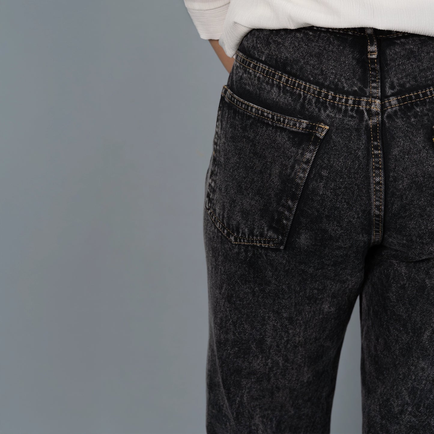 Highwaist Mom Fit Denim In Charcoal Grey