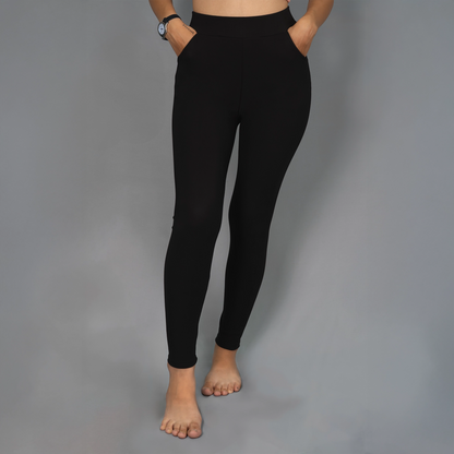 Relaxed fit black mesh yoga pants for women - Glamulous Clothing
